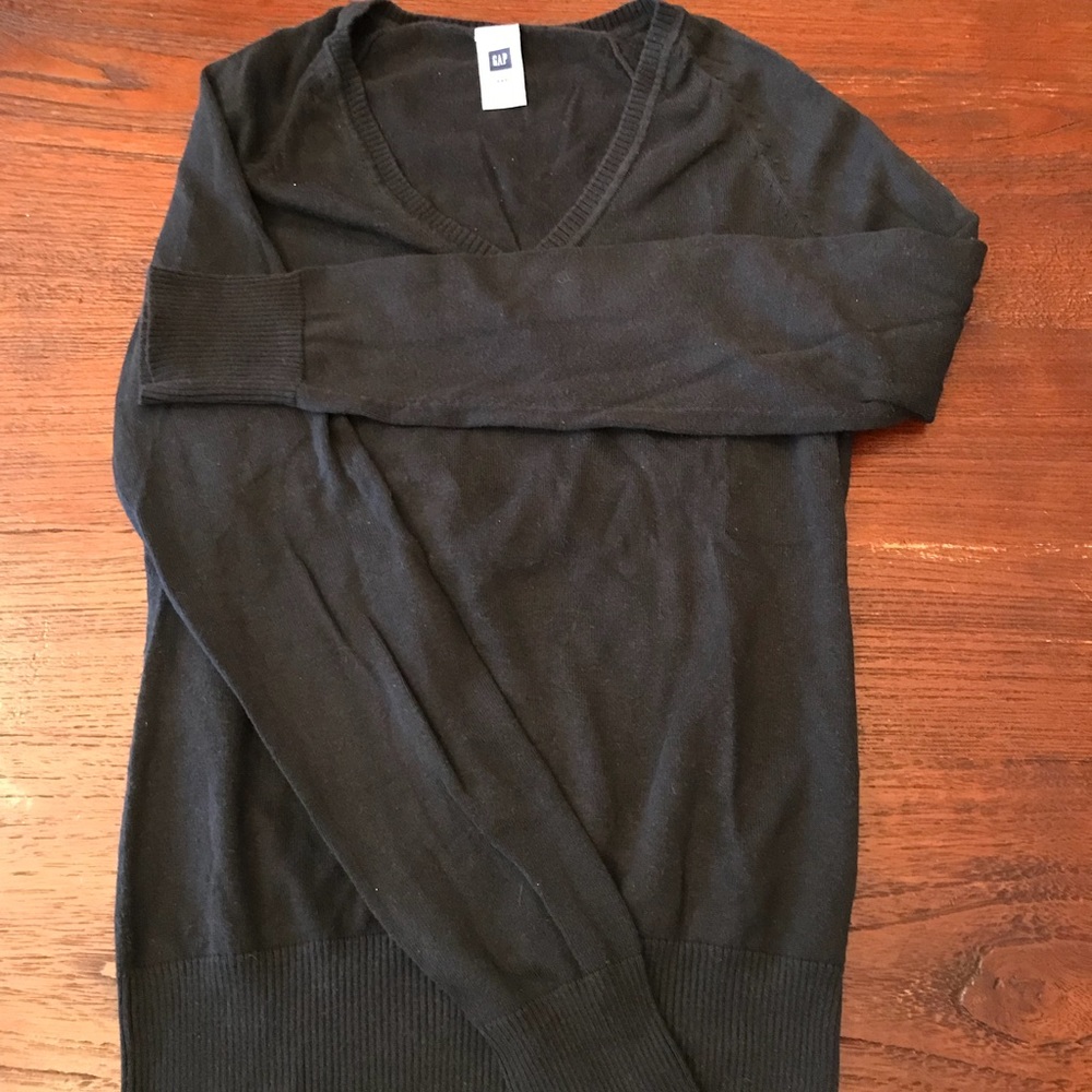 GAP classic v-neck cotton sweater